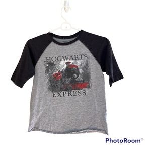 ⚡️HARRY POTTER: Kid’s unisex size S, “Hogwarts Express” short sleeve t-shirt.